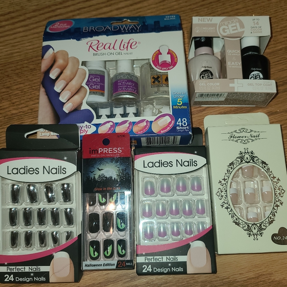 BRAND NEW 💥 DIY Nail set all of everything has not been used or opened!